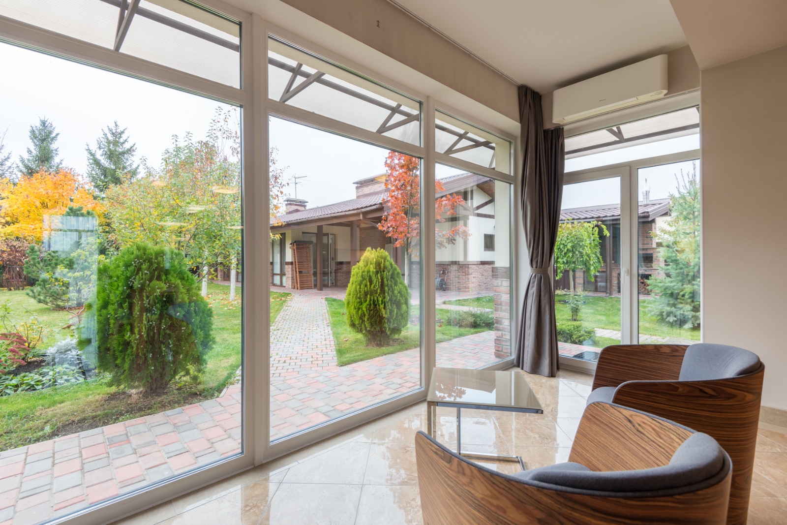 Garden room with floor-to-ceiling glazing